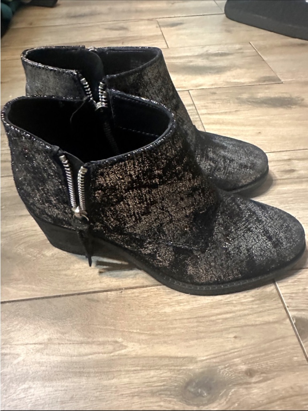 Metallic Ankle Boots with Side Zip — Black and silver size 7